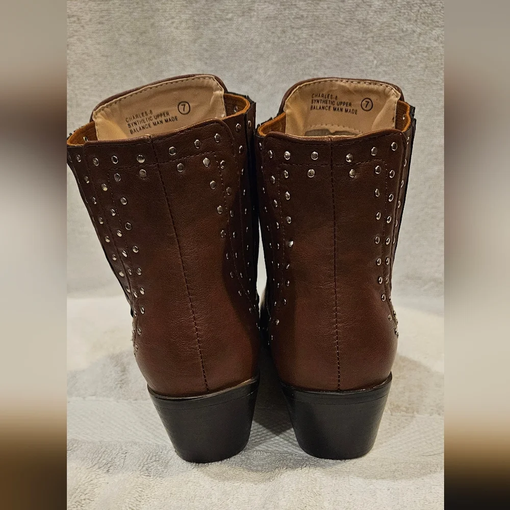 CHASE & CHLOE ANKLE BOOTS